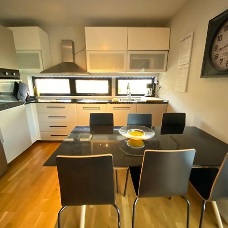 הוילה סולנטונה Townhouse On Arlanda Stockholm Metro Line - Easy Checkin מראה חיצוני תמונה