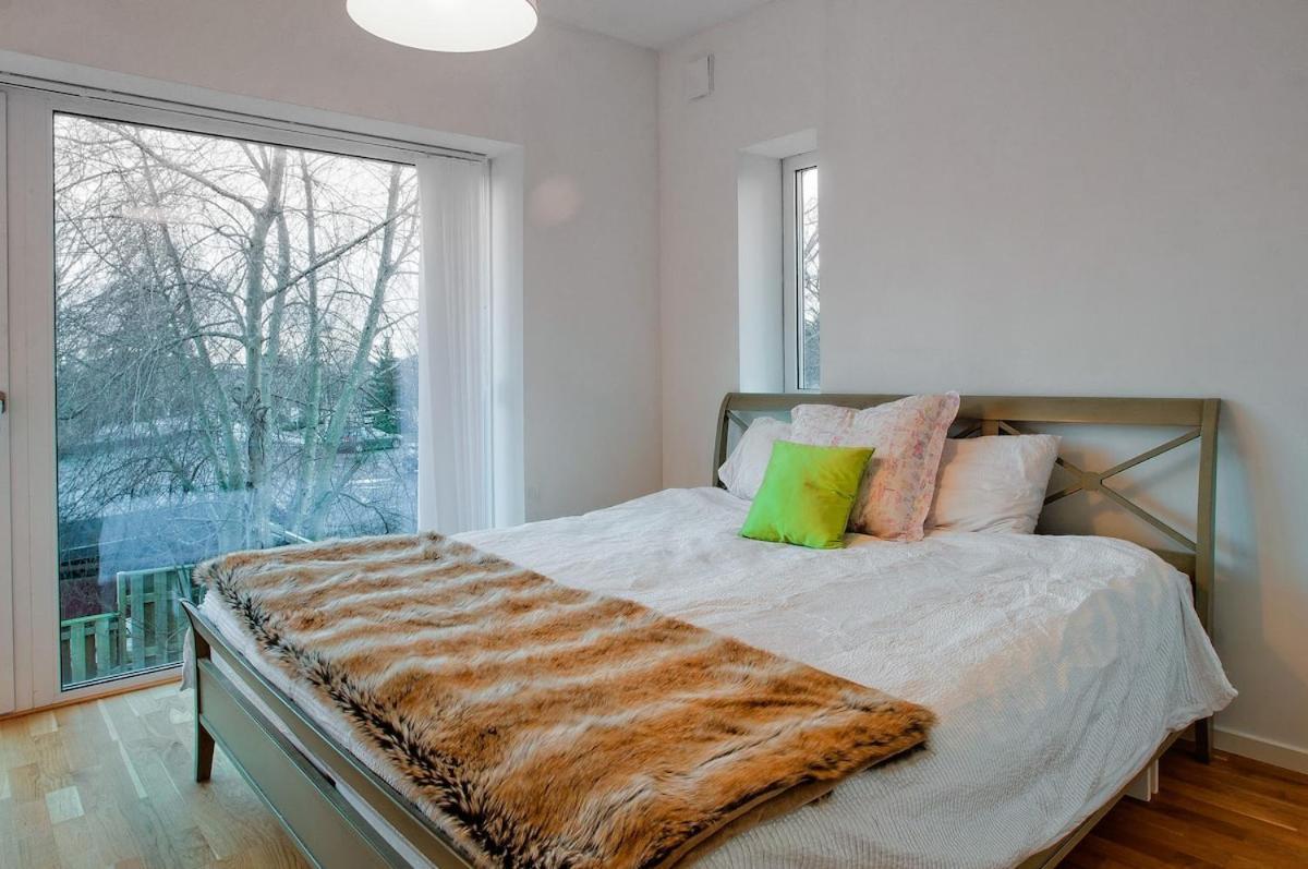 הוילה סולנטונה Townhouse On Arlanda Stockholm Metro Line - Easy Checkin מראה חיצוני תמונה