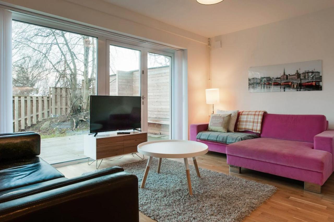 הוילה סולנטונה Townhouse On Arlanda Stockholm Metro Line - Easy Checkin מראה חיצוני תמונה