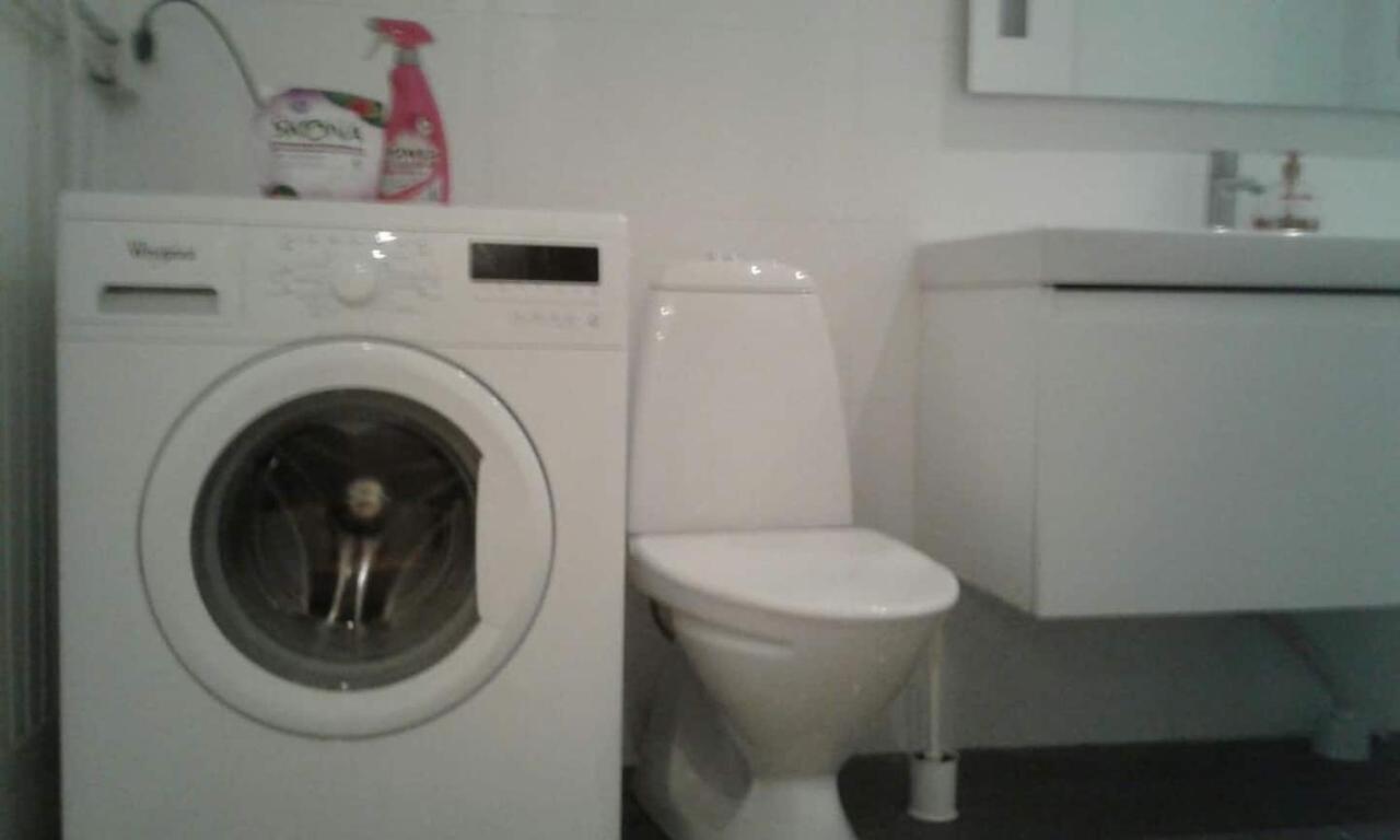 הוילה סולנטונה Townhouse On Arlanda Stockholm Metro Line - Easy Checkin מראה חיצוני תמונה