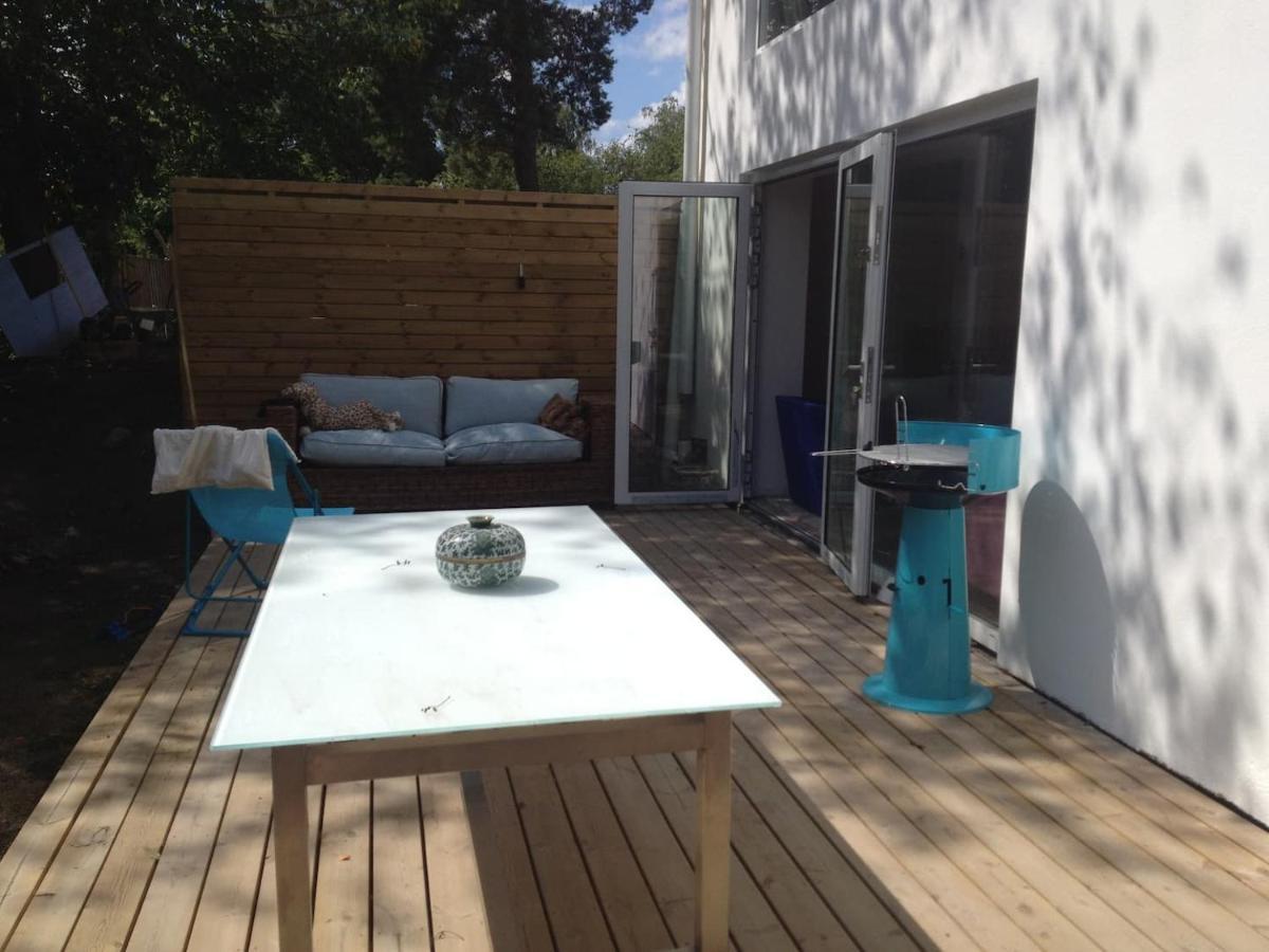 הוילה סולנטונה Townhouse On Arlanda Stockholm Metro Line - Easy Checkin מראה חיצוני תמונה