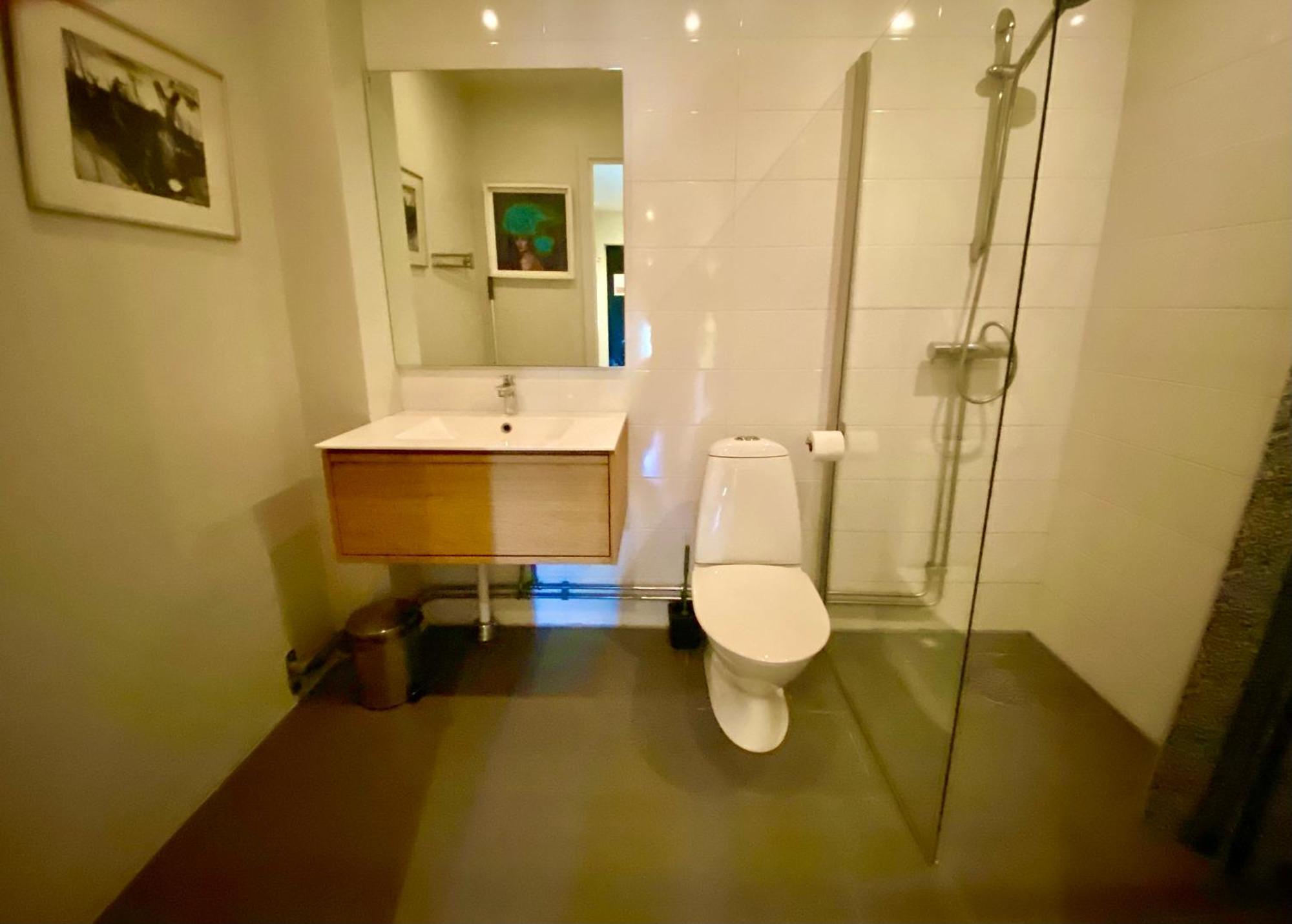 הוילה סולנטונה Townhouse On Arlanda Stockholm Metro Line - Easy Checkin מראה חיצוני תמונה