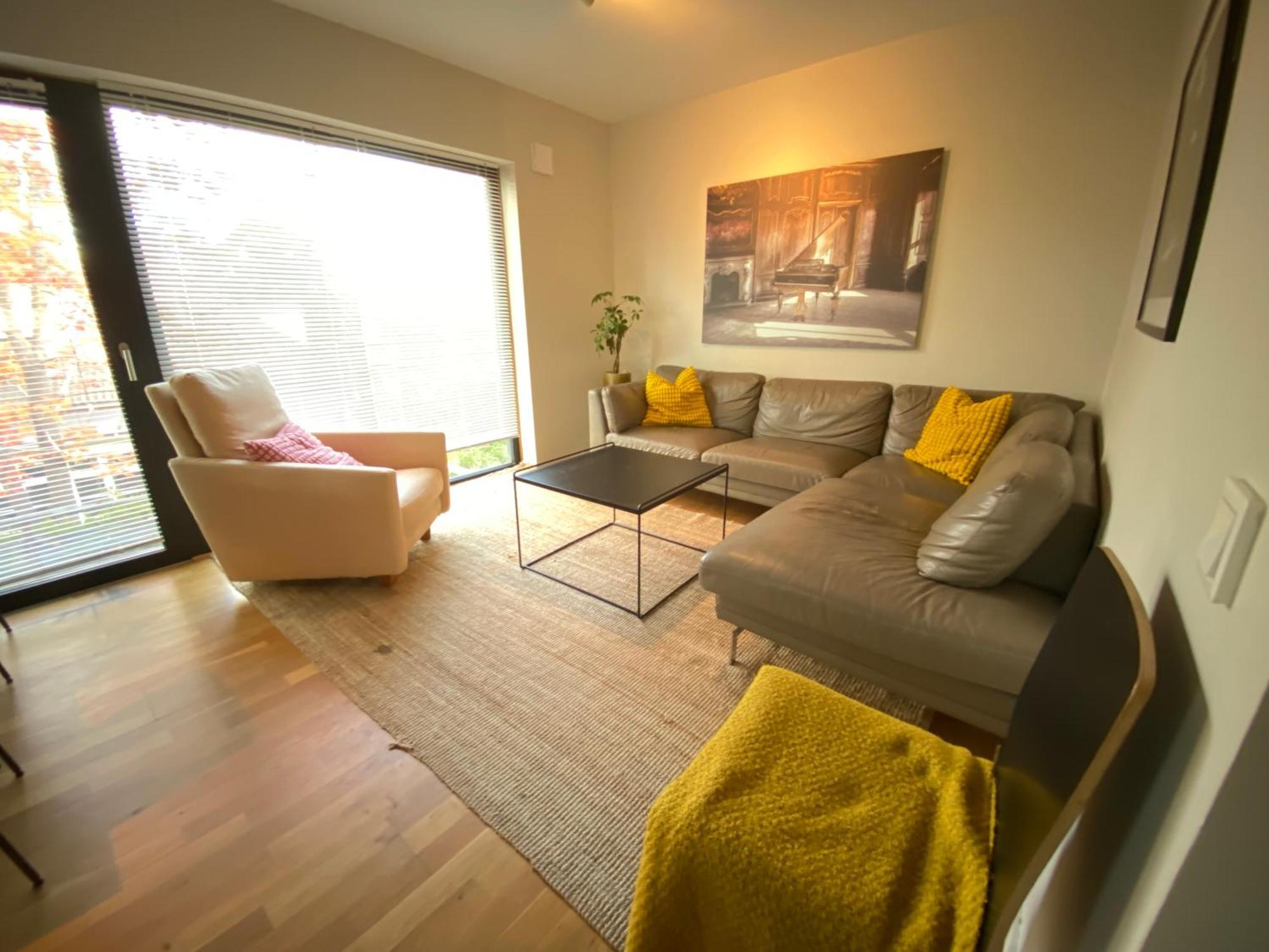 הוילה סולנטונה Townhouse On Arlanda Stockholm Metro Line - Easy Checkin מראה חיצוני תמונה